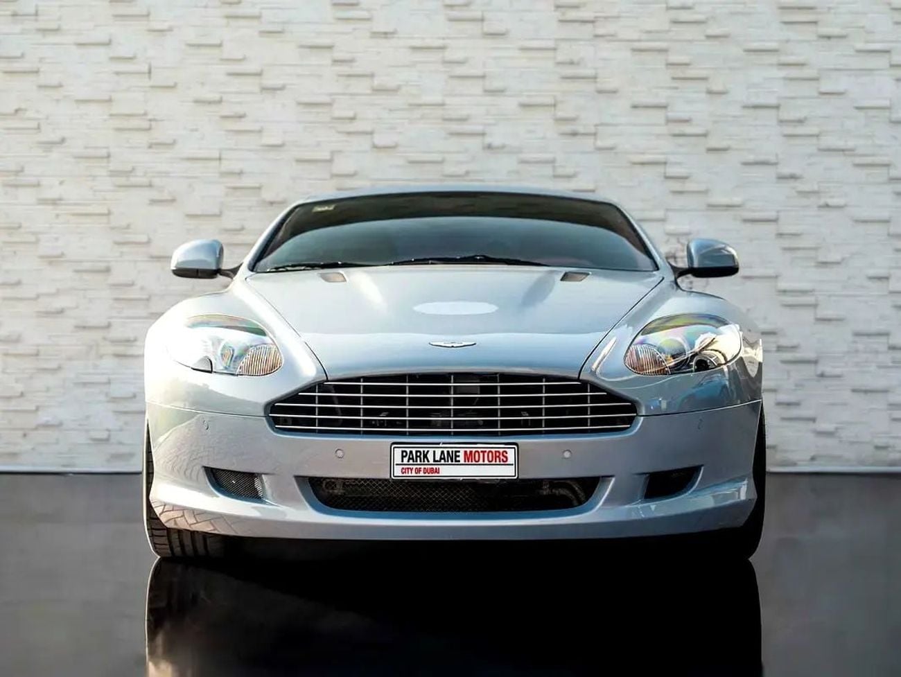Aston Martin DB9 STD Aston Martin DB9 2010
