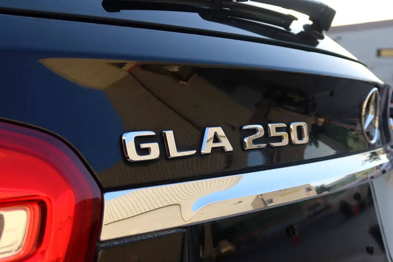 Mercedes Benz GLA250 GLA 250 4MATIC | 88,000 KM | Panoramic Roof