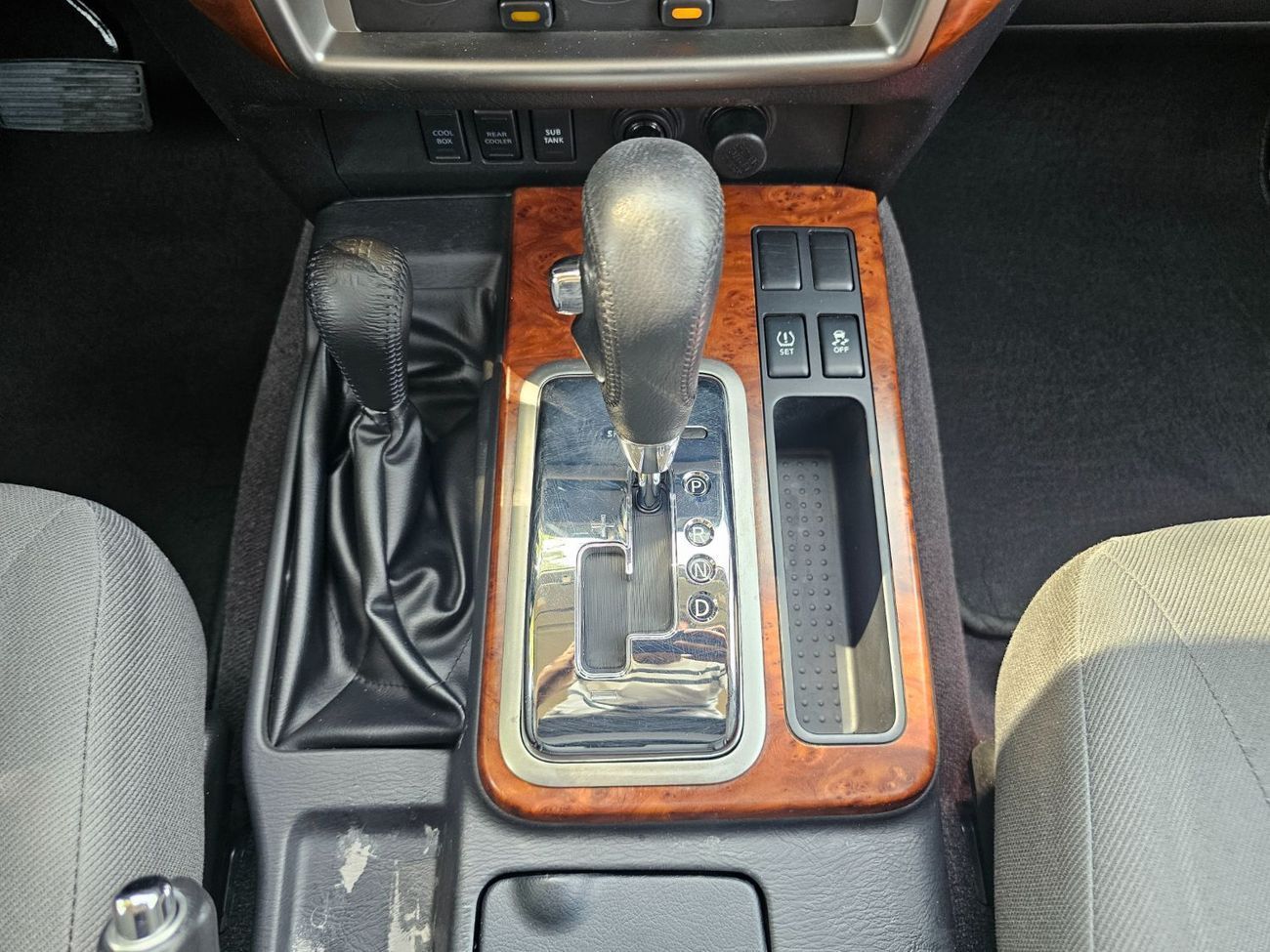 نيسان باترول سفاري GL 4.8L A/T (7 Seater)