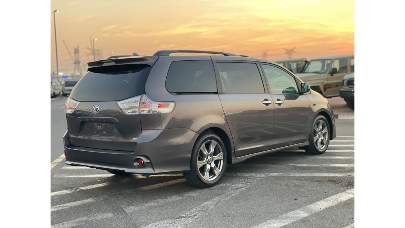 Toyota Sienna “Offer”2019 Toyota Sienna SE Special Edition - Full Option Automatic - 7 Seater - 3 Keys - UAE PASS