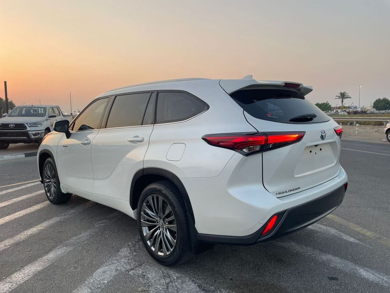 Toyota Highlander VXR 2020 Toyota Highlander Platinum VX.R Gcc Specs - Hybrid 2.5L V4 - Al Futtaim Serviced - HUD 360*