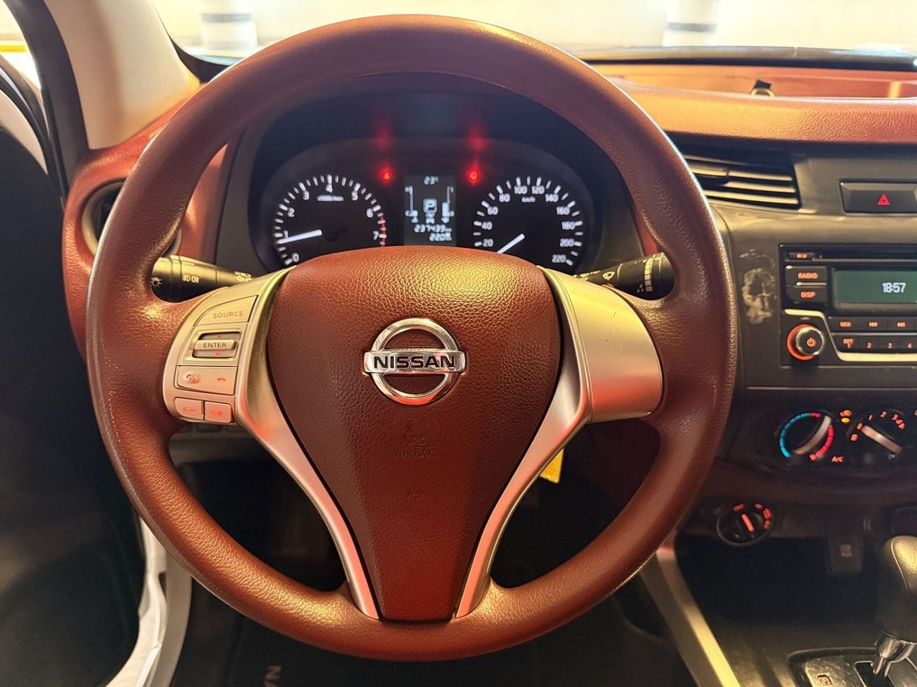 Nissan Navara Std 2.5L 4WD A/T