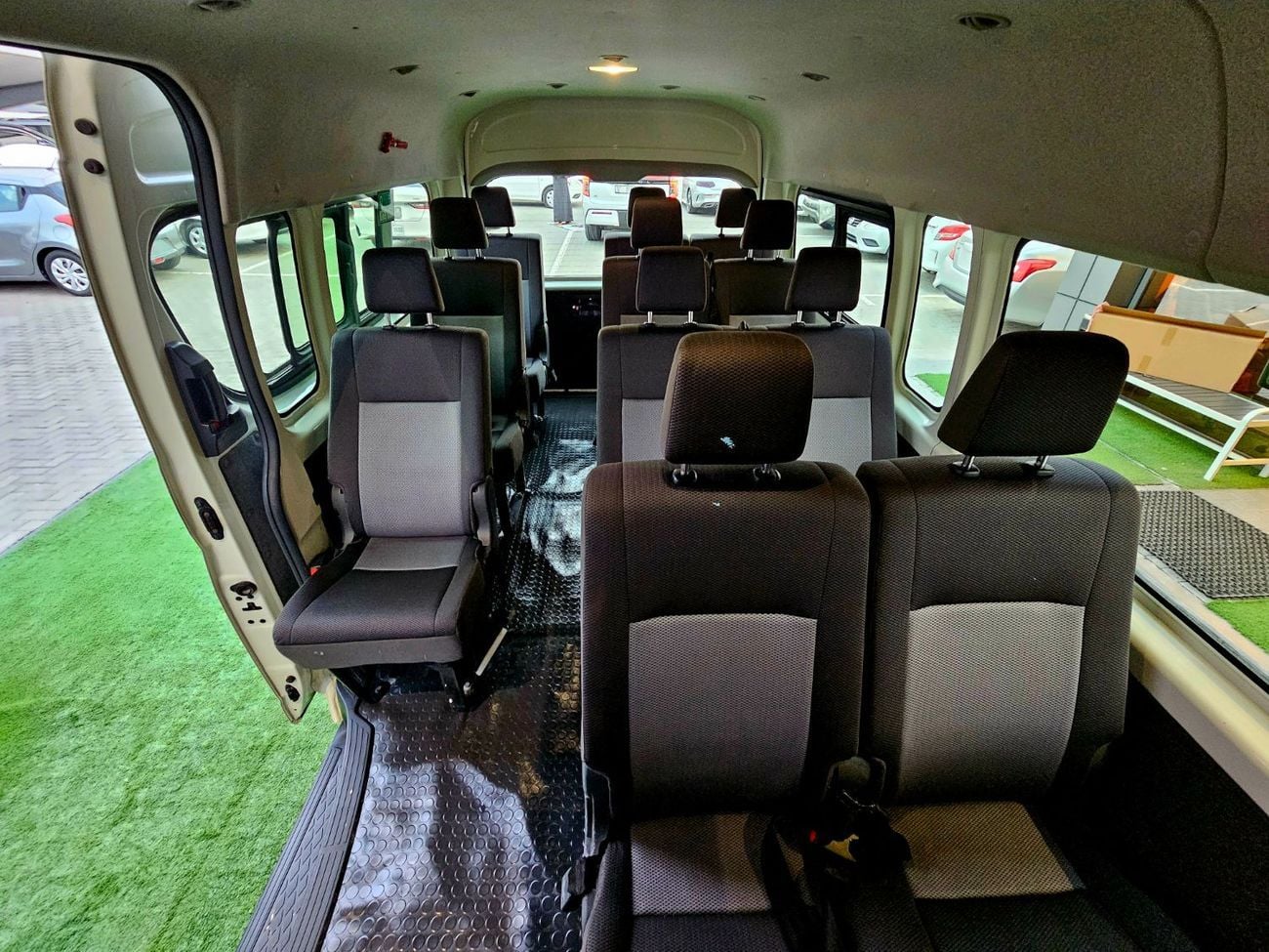 Toyota Hiace GL PASSENGER/ PATROL MANUAL/ 3.5 V6/ LOW MILEAGE