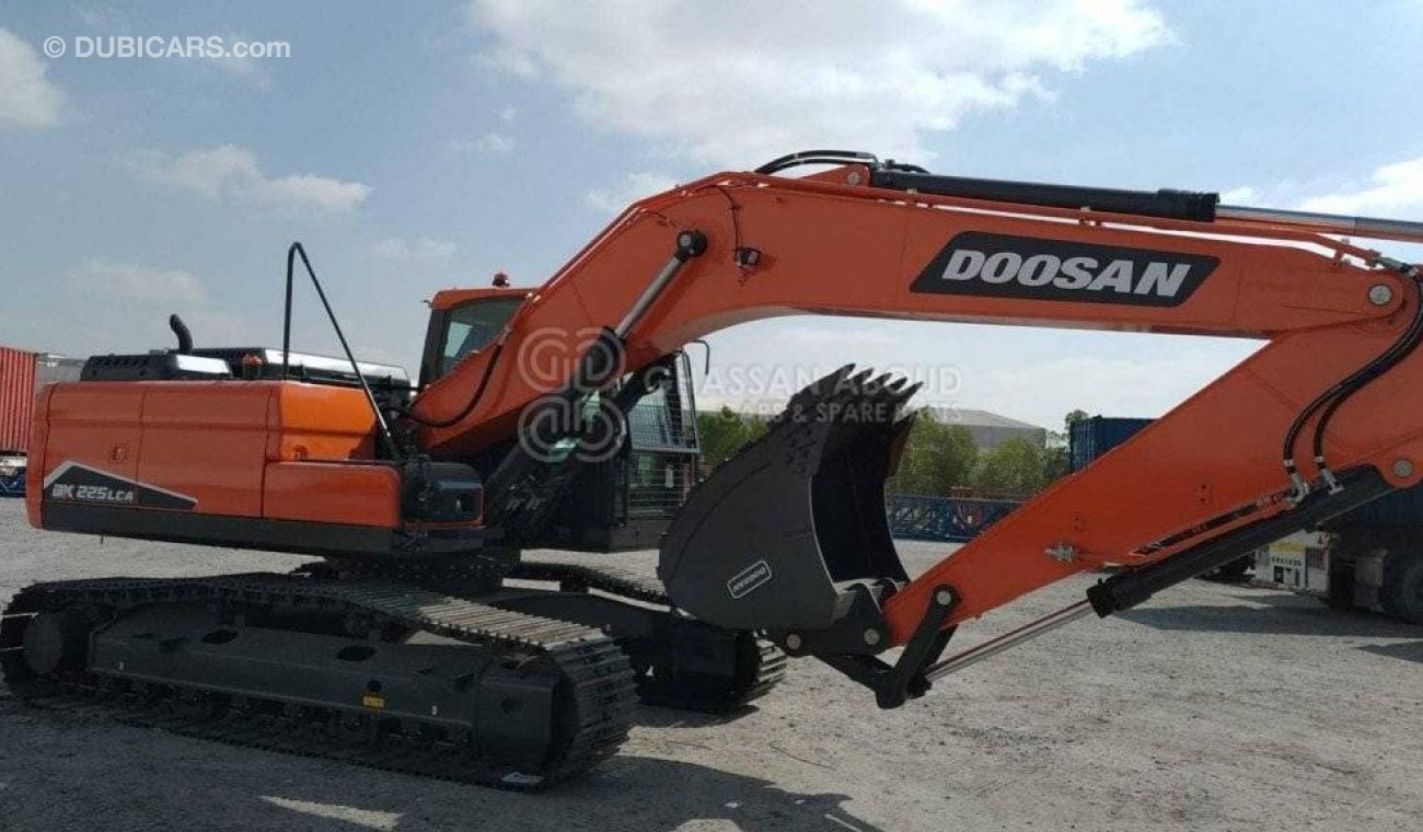 دوسان DX225 LCA DOOSAN DX225 LCA – CHAIN EXCAVATOR OPERATING WEIGHT 22 TON APPROX. WITH BUCKET 1.08 Cu.M BUCKET ( HE