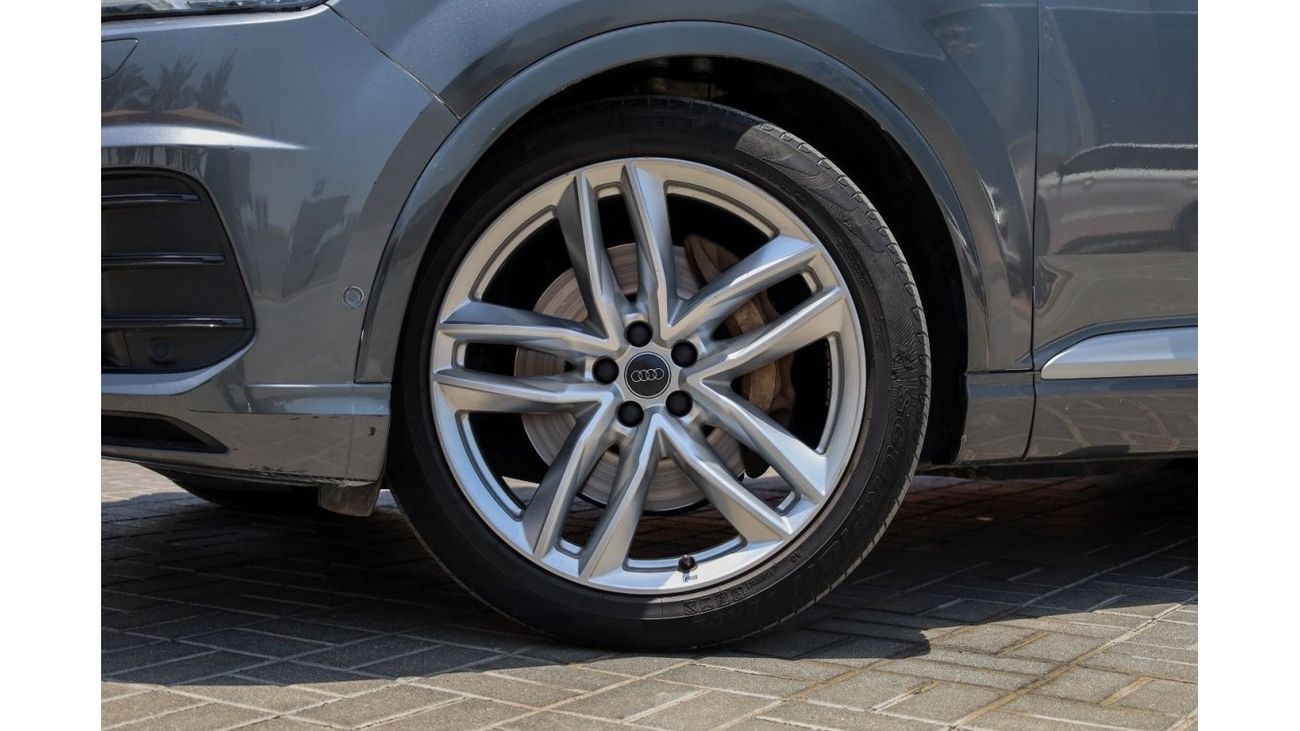 أودي Q7 45 TFSI quattro S-لاين