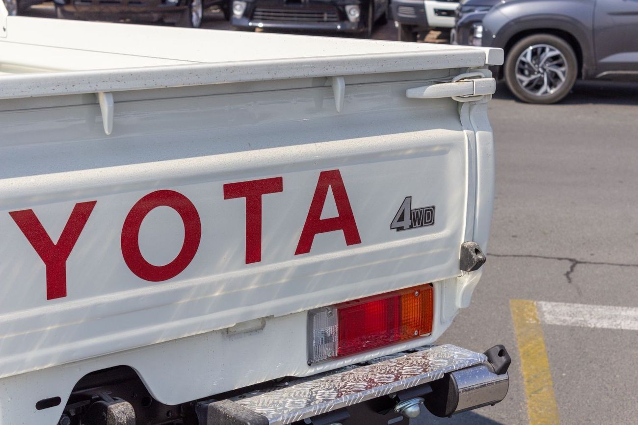 تويوتا لاند كروزر بيك آب EXPORT ONLY - LC79 2.8L T/DSL STD-E (Diesel)