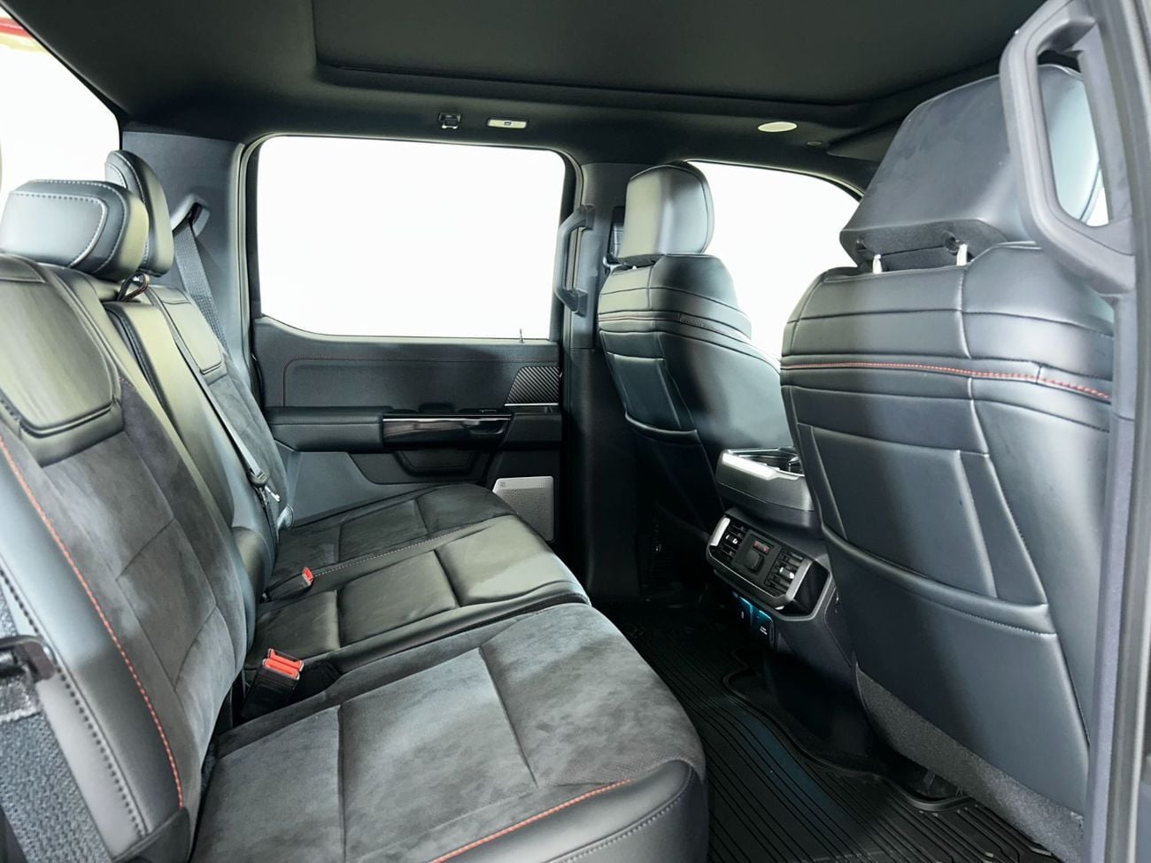 Ford F 150 RP1823 RAPTOR R CREW 5.2L V8 / AL TAYER MOTORS / AL QOUZ SHOWROOM