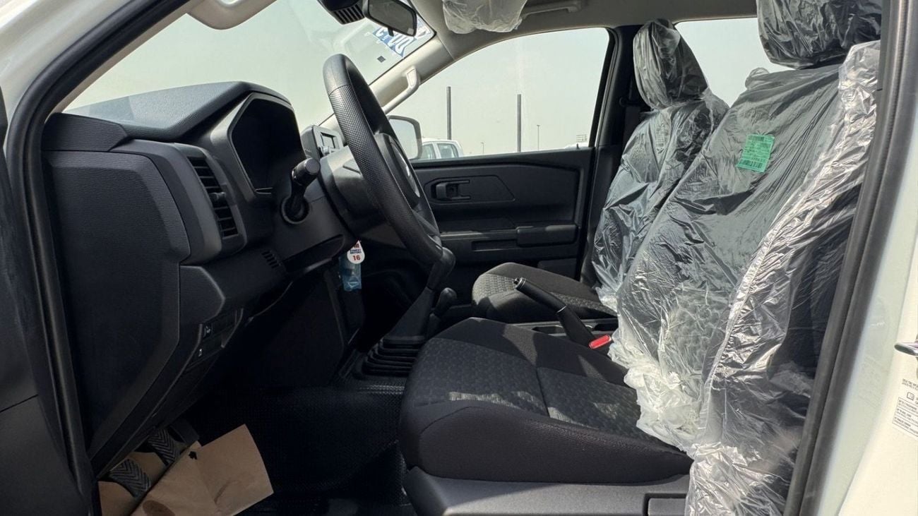 Mitsubishi L200 2.4L diesel double cabin M/T med-line