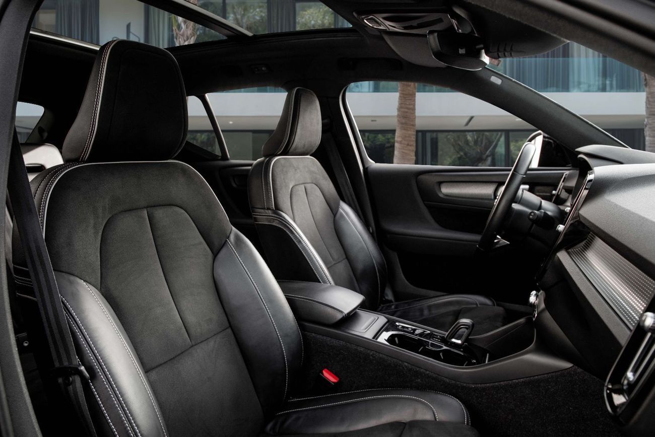 فولفو XC 40 T4 R-DESIGN | 1,860 P.M  | 0% Downpayment | VOLVO SERVICED!