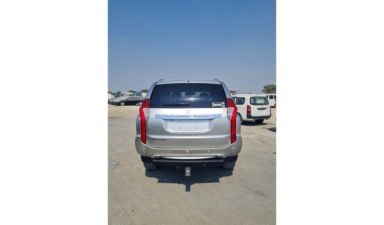 ميتسوبيشي مونتيرو Full option clean car