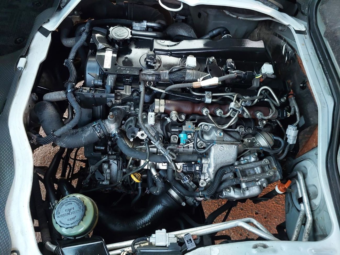 Toyota Hiace TOYOTA HIACE COMMUTER VAN RHD 2015 MODEL 3.0 L DIESEL AUTOMATIC(PM26406)