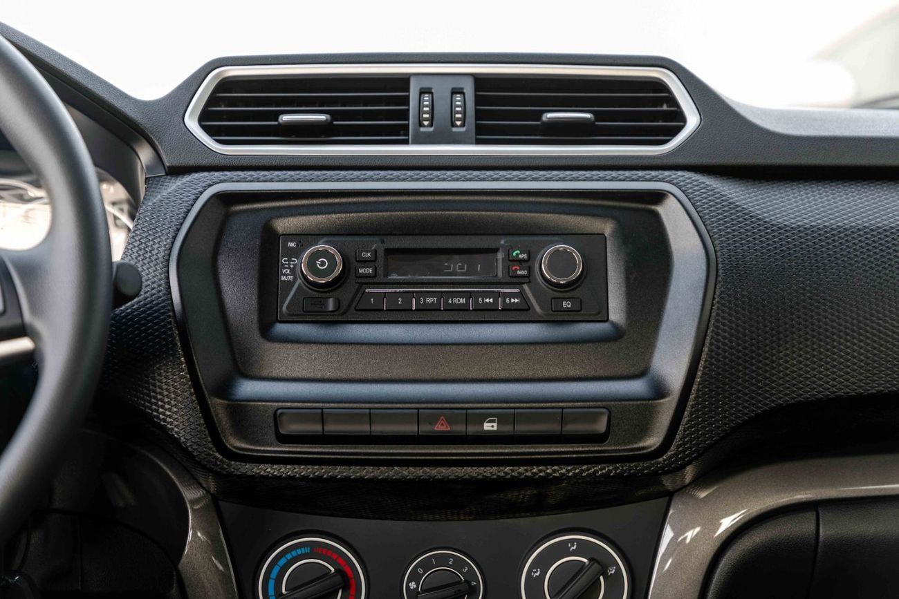 جريت وول وينغل 2026 Greatwall Wingle 5 4X2 Luxury 2.0L - Manual - Titanium White Inside Black | Export Price