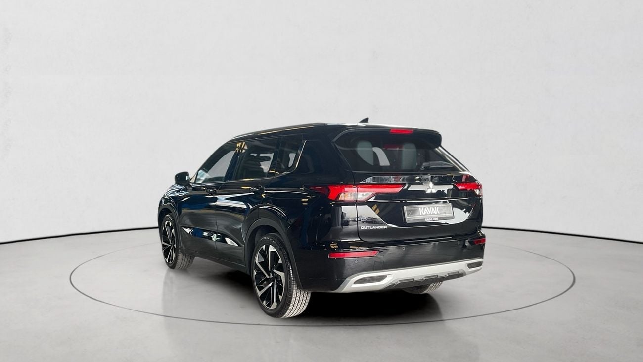 ميتسوبيشي آوتلاندر 2.5 GLX AUTO 4WD 7SEAT PREMIUM LAUNCH ED | شامل الضمان | 0 ﺪﻔﻋﺓ ﺃﻮﻟﻯ