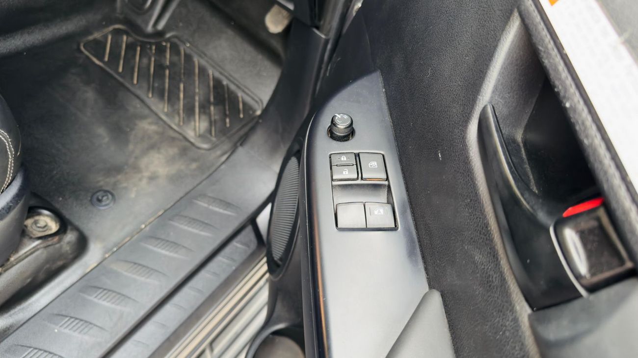 تويوتا هيلوكس SMART CAB | 2.8L DIESEL | 4WD | RHD | ROLL BAR & LEATHER SEATS