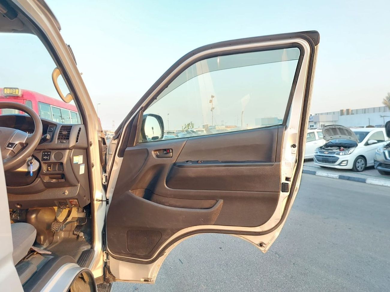 تويوتا هاياس TOYOTA HIACE VAN RHD 2018 MODEL 2.8 L DIESEL AUTOMATIC(PM05971)