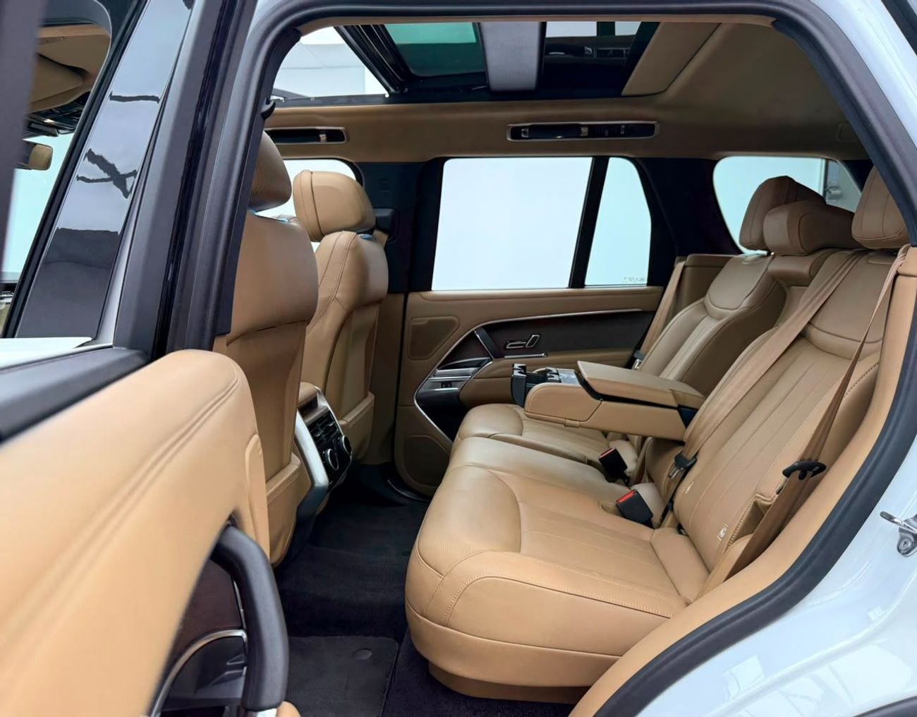 لاند روفر رينج روفر HSE P400 2024 Range Rover Vogue HSE P400, 2029 RR Warranty + Service Pack, Full RR Service History, GCC