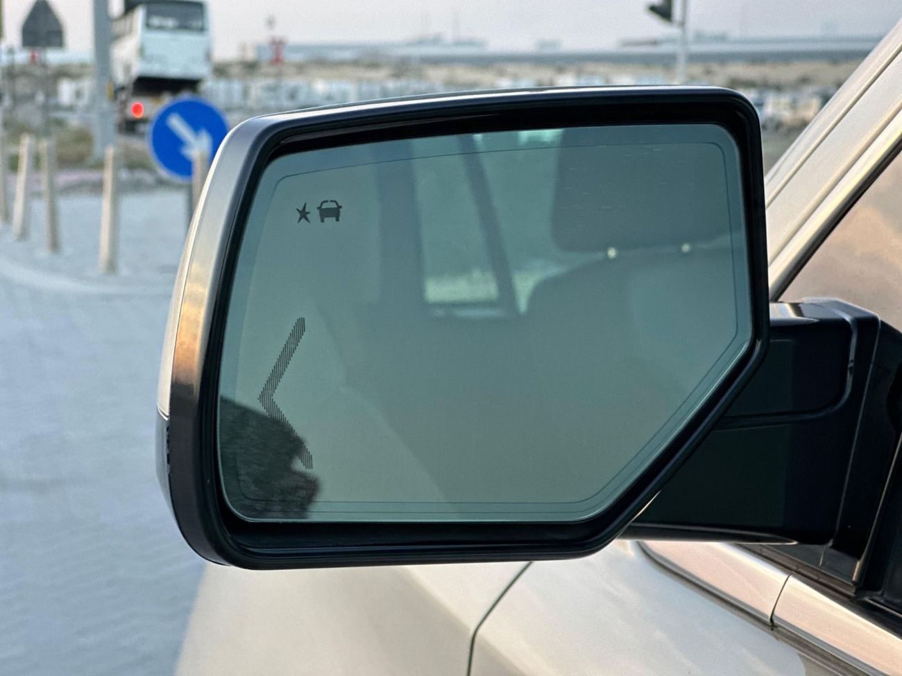 GMC Yukon Denali 6.2L (8 Seater)