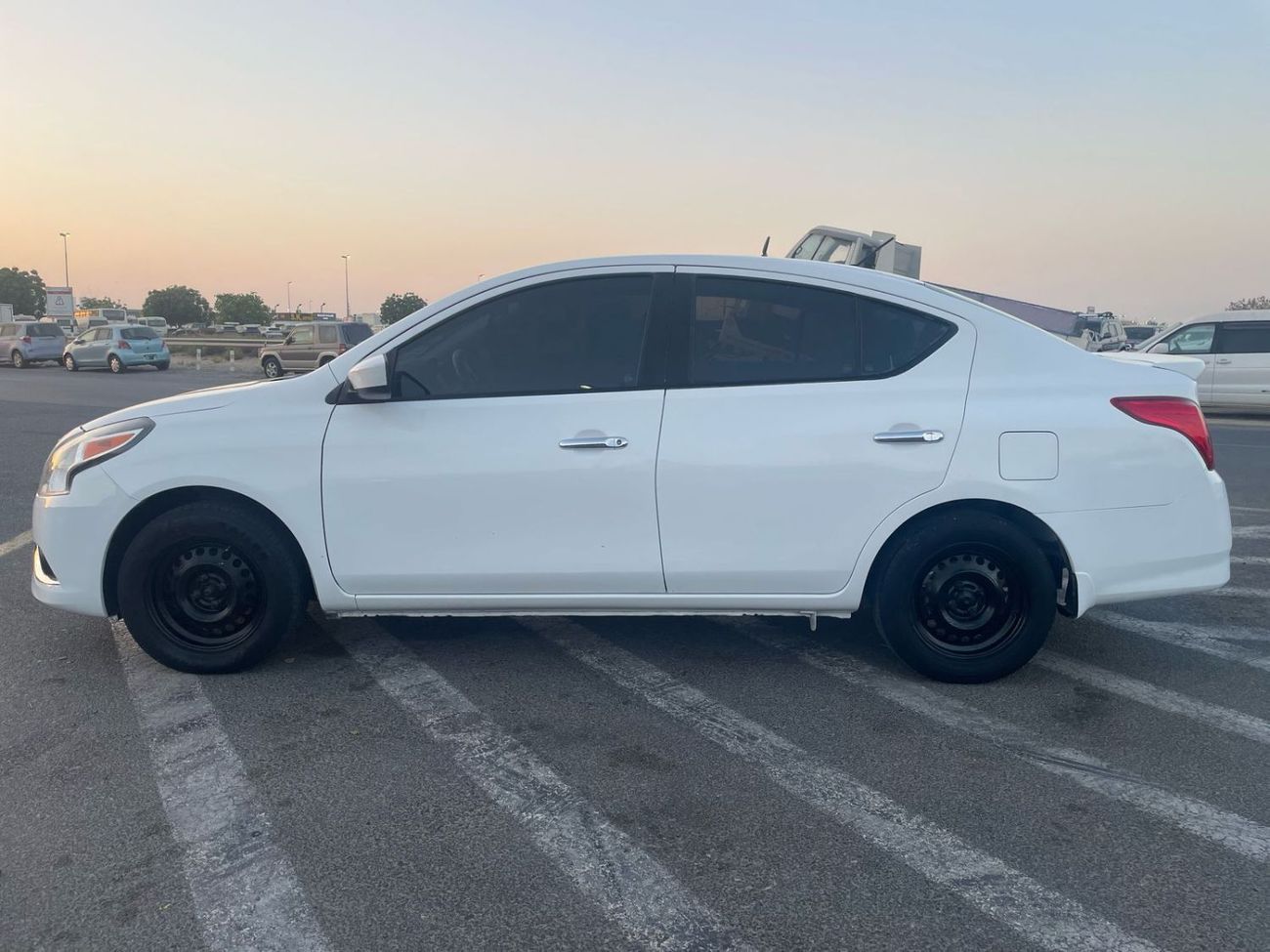 نيسان فيرسا 2017 Nissan Versa (Sunny) SV 1.5L V4 MidOption  Economical