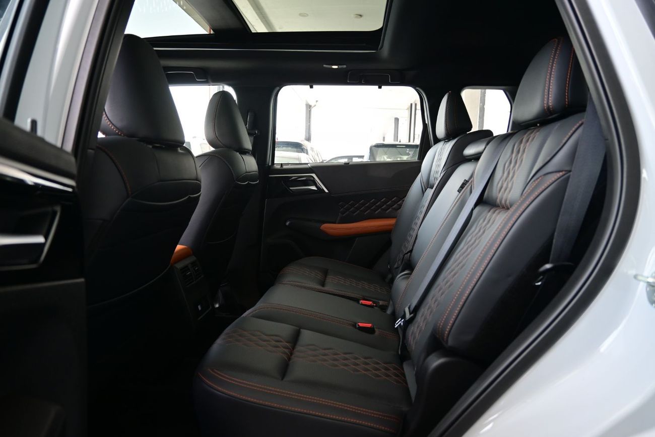 Mitsubishi Outlander Mitsubishi Outlander P-Line 2.5L Petrol 4WD, Model 2025, Color White