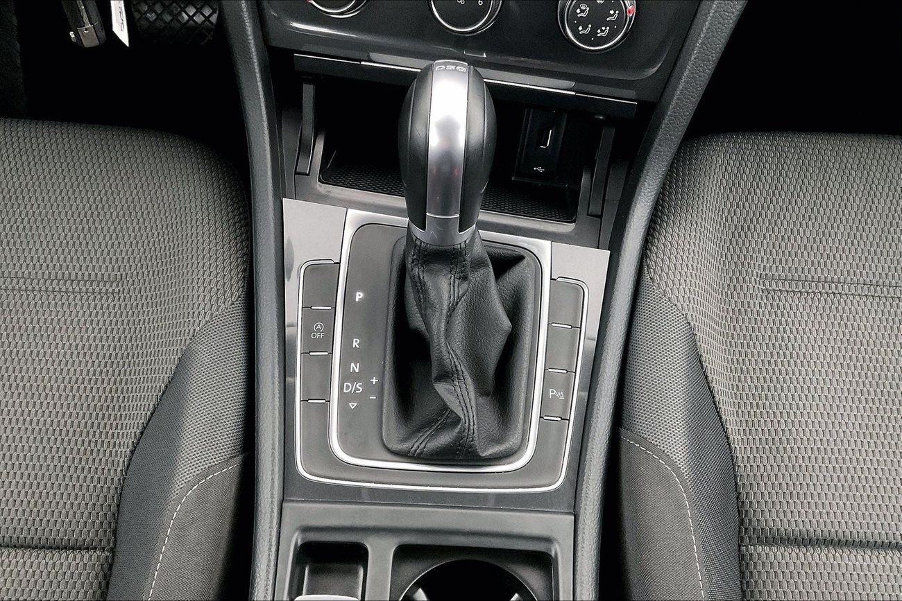 Volkswagen Golf SE| 1 year free warranty | Exclusive Eid offer