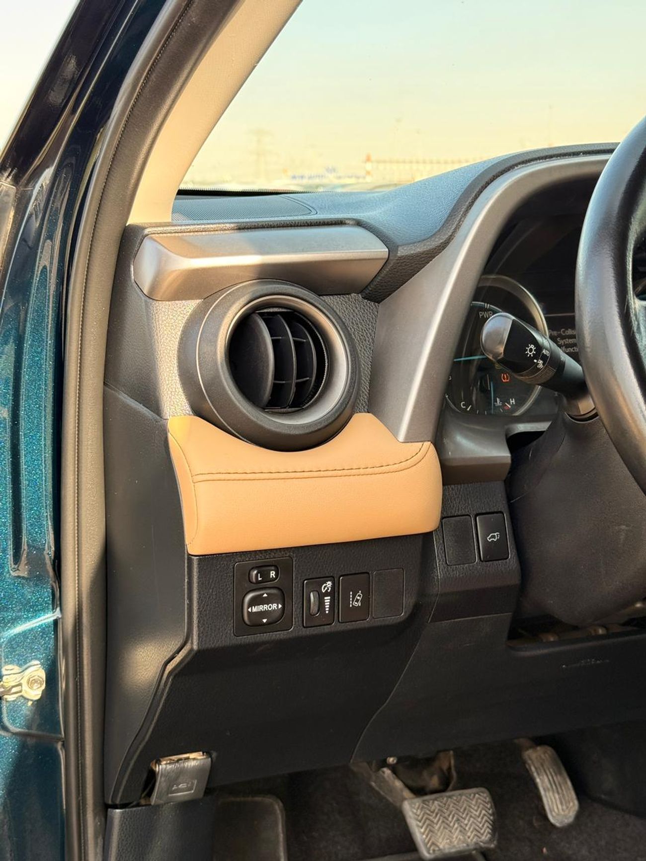 تويوتا راف ٤ XLE 2.5L