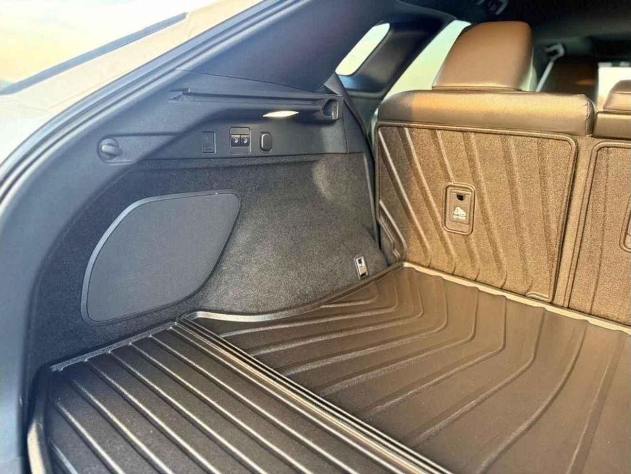 لكزس RX 350h Hybrid Plus 2.5L full option