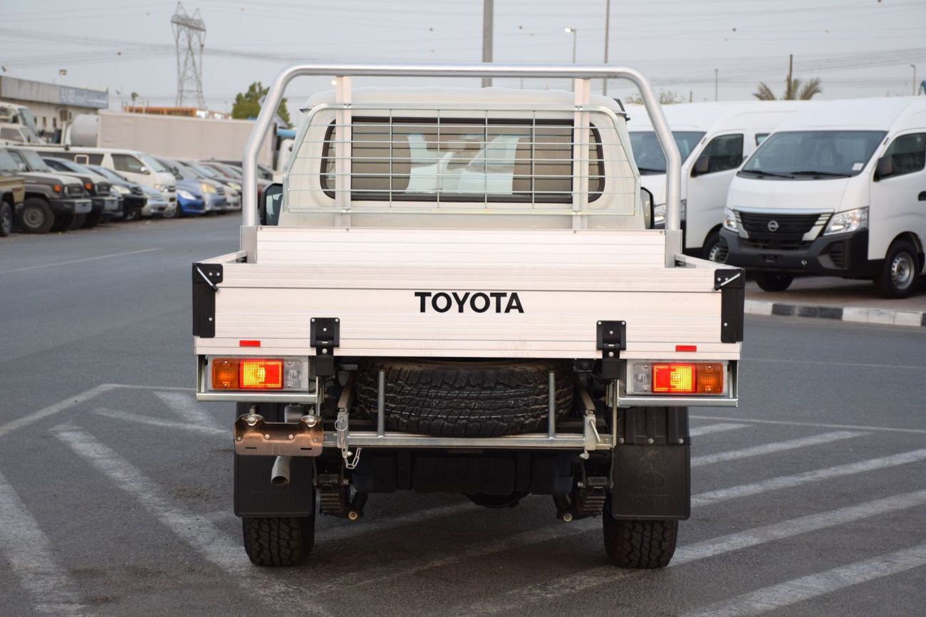 Toyota Land Cruiser Pick Up 4x4 Diesel 2.8L (Right hand)