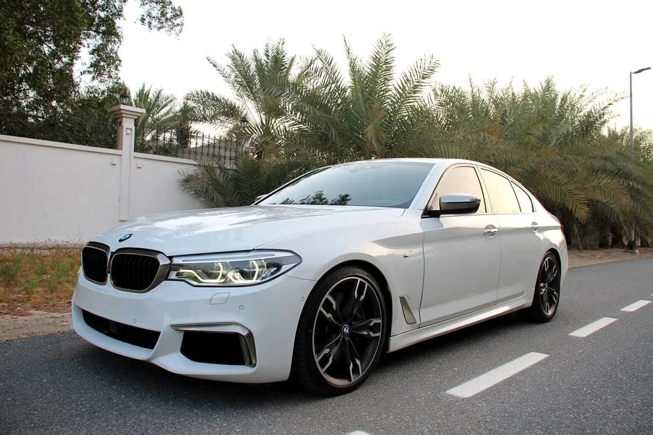 بي أم دبليو 550i M550i xDrive V8 | GCC Specs | Pristine Condition