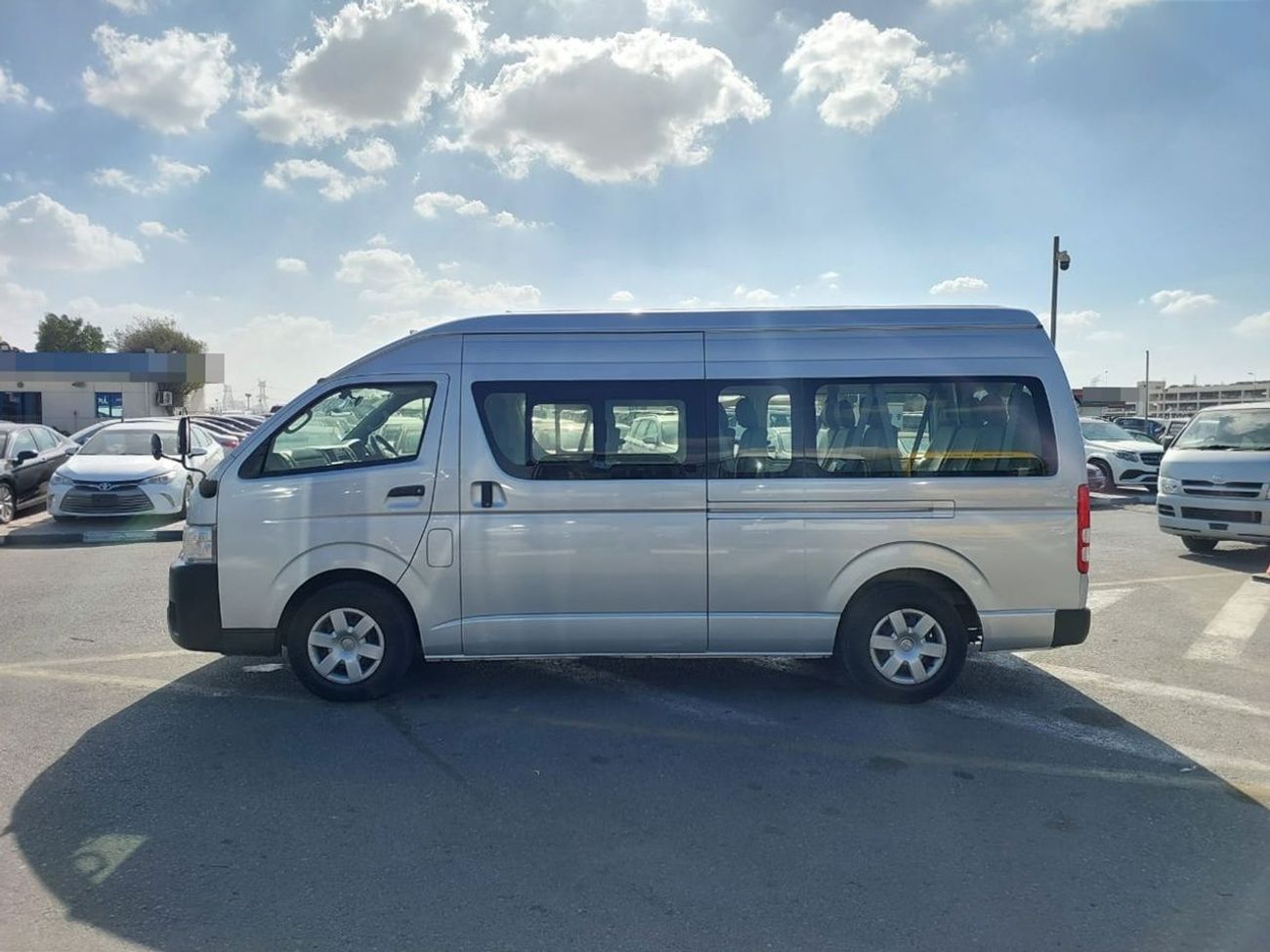 Toyota Hiace TOYOTA HIACE COMMUTER VAN RHD 2014 MODEL 3.0 L DIESEL AUTOMATIC(PM13991)
