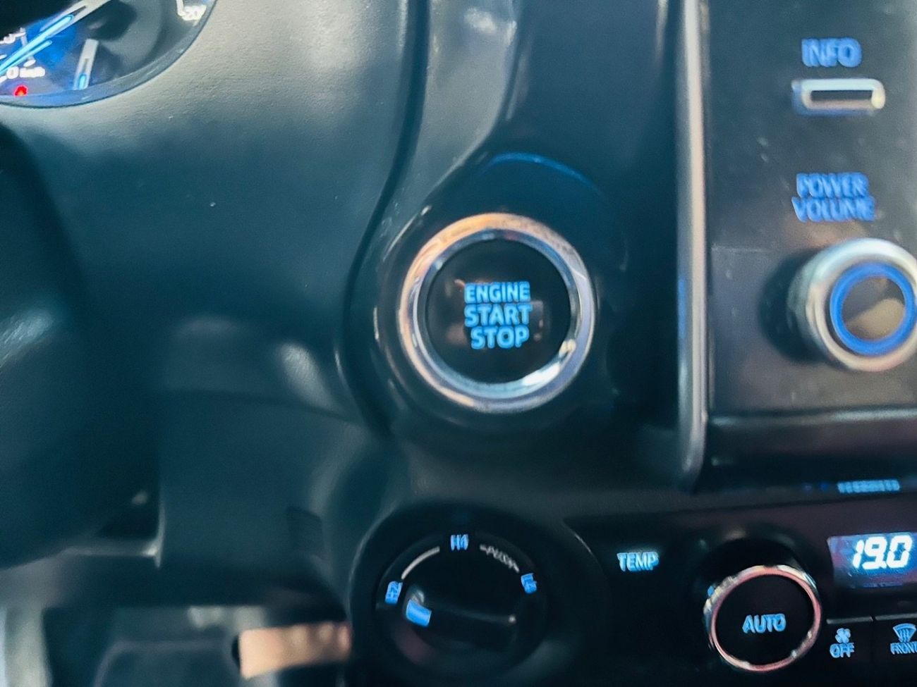 Toyota Hilux Toyota Hilux Adventure V6 LHD 4.0L Full Option