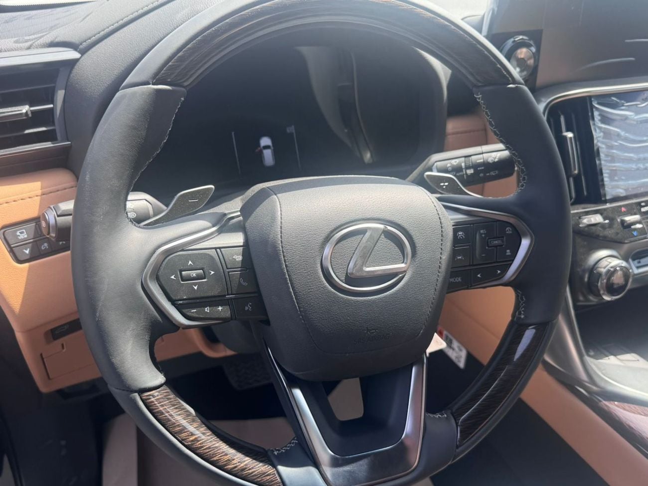 لكزس LX 600 SIGNATURE