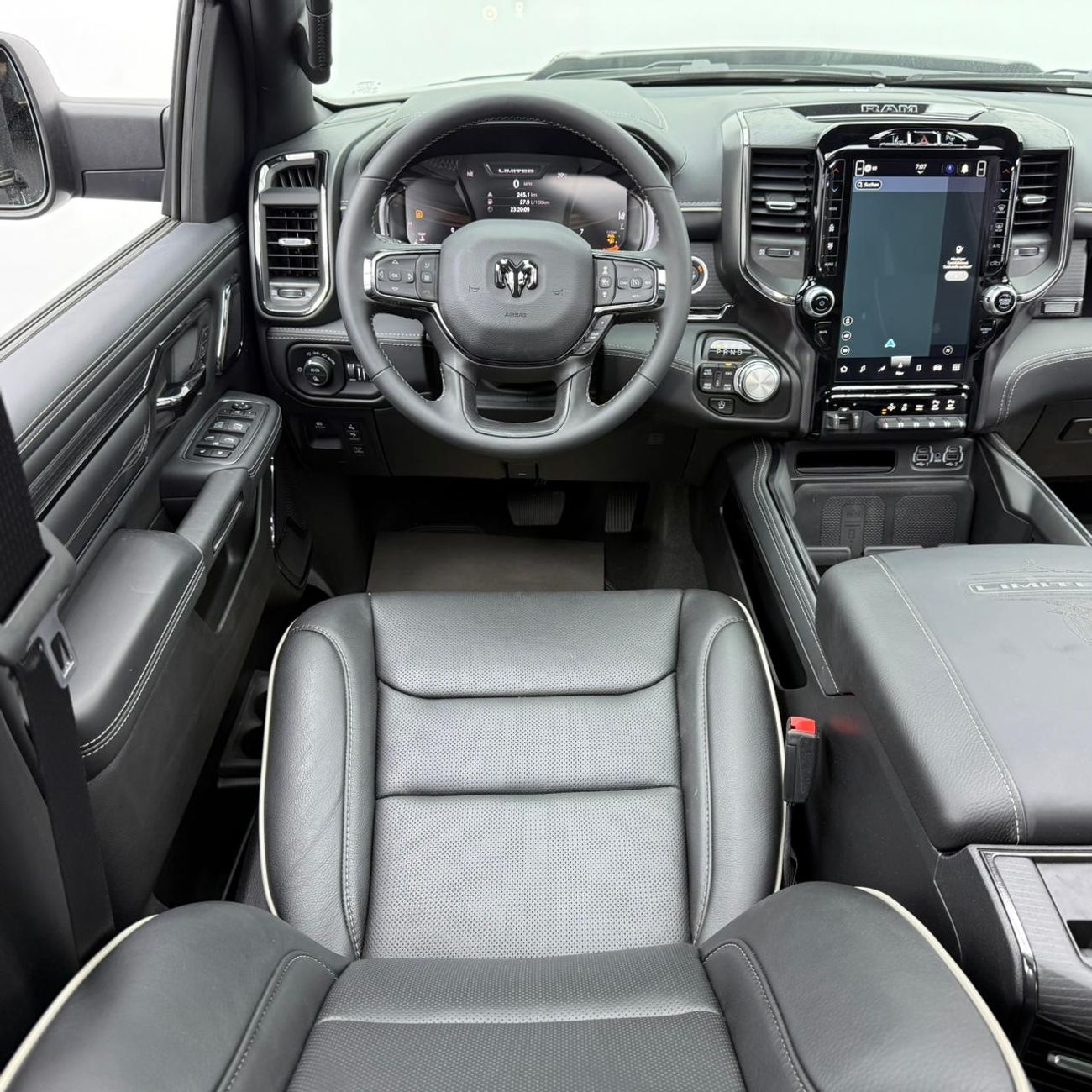 RAM 1500 Limited Crew Cab 5.7L 2024 Dodge RAM Limited 4x4, 1 Year Unlimited Km Warranty, Excellent Condition