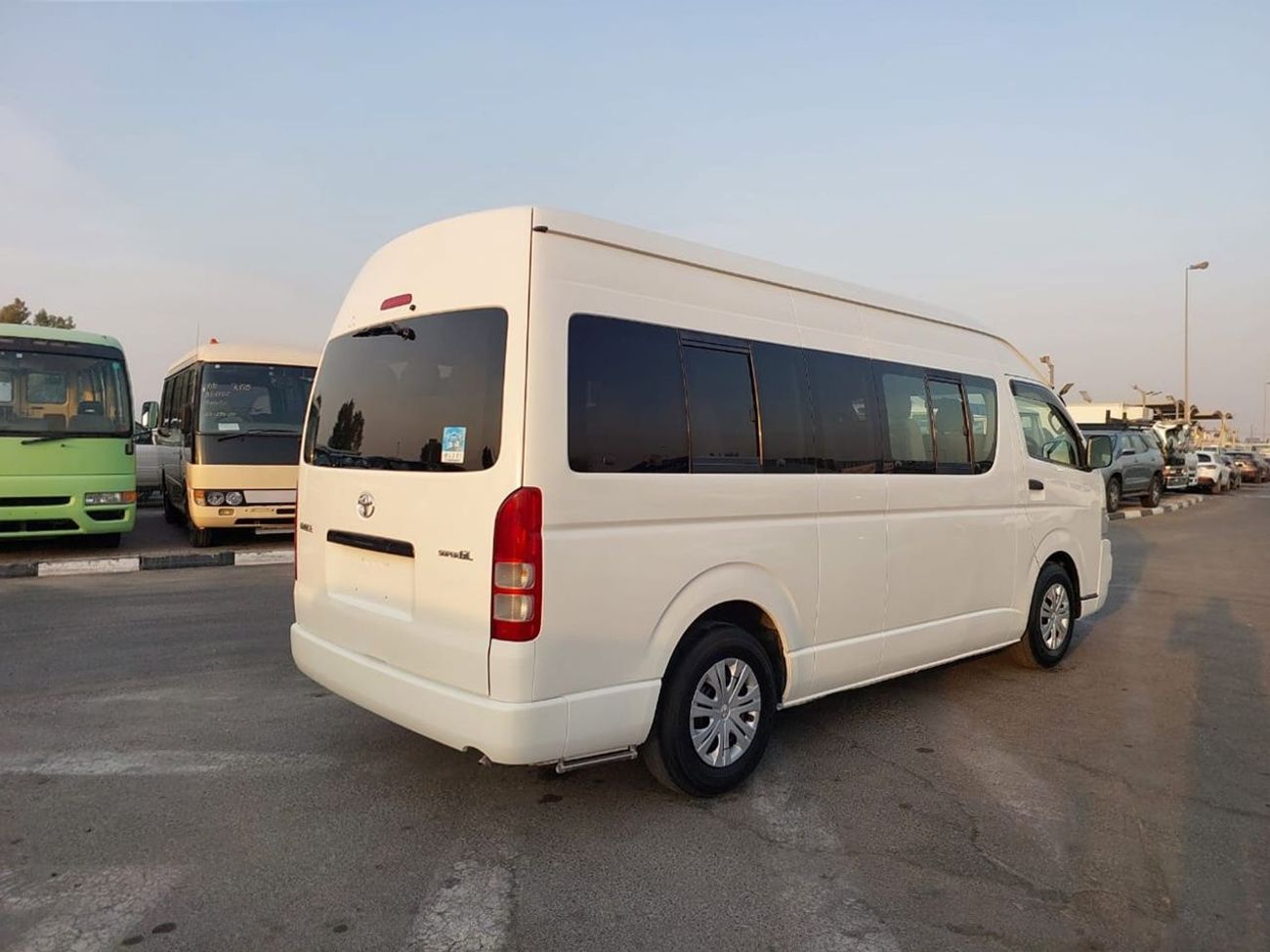 Toyota Hiace TOYOTA HIACE COMMUTER VAN RHD 2005 MODEL 2.5 L DIESEL AUTOMATIC(PM10644)