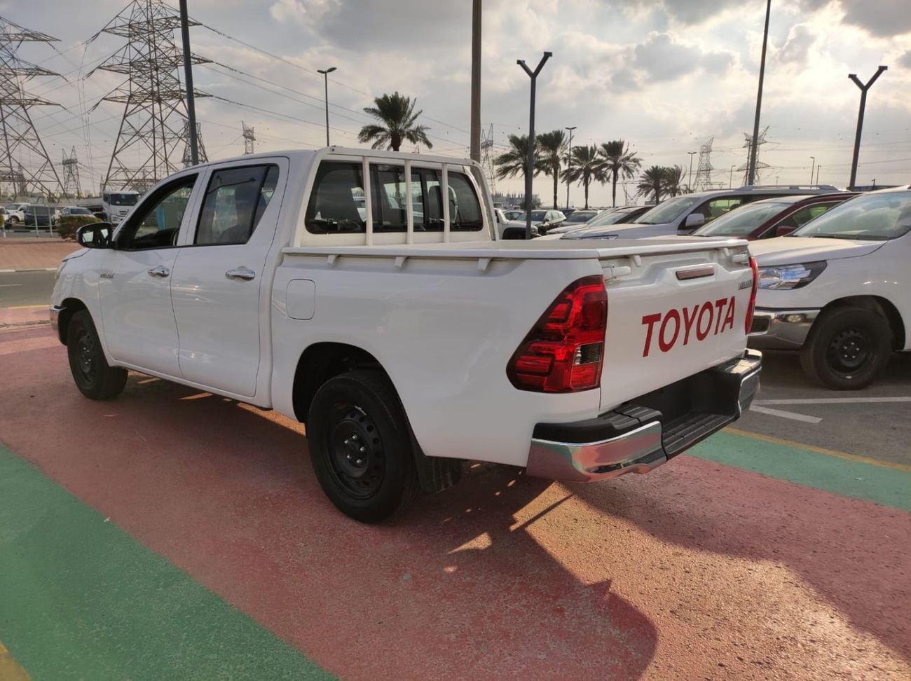 تويوتا هيلوكس Toyota Hilux SR5 Double Cabin  2.4L diesel turbo M/T  2*4 White Color 2026
