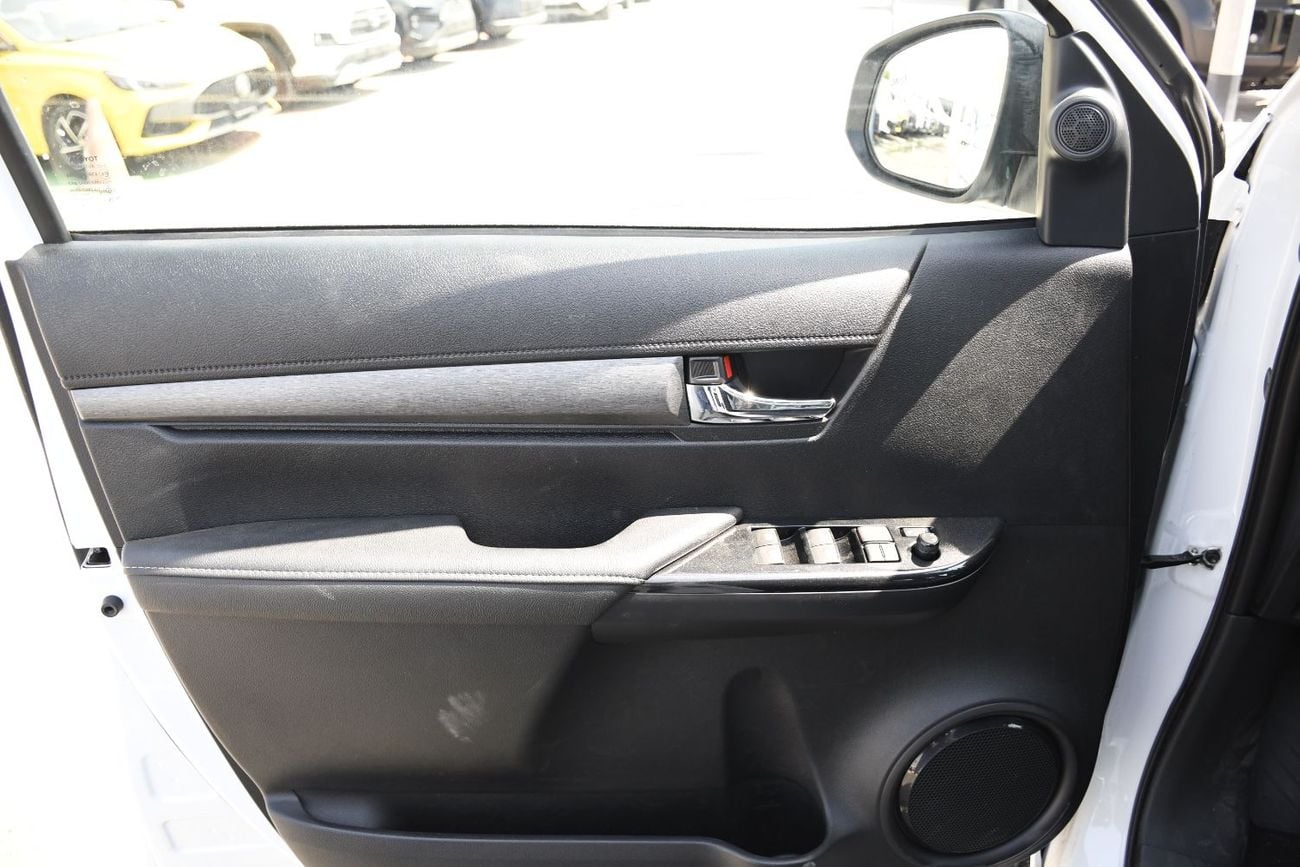 Toyota Hilux ADVENTURE 4.0L Petrol with Air Compressor