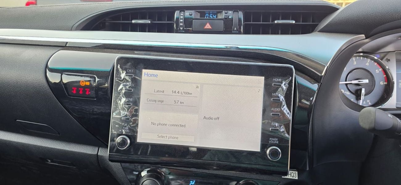 تويوتا هيلوكس RHD DIESEL FULL OPTION