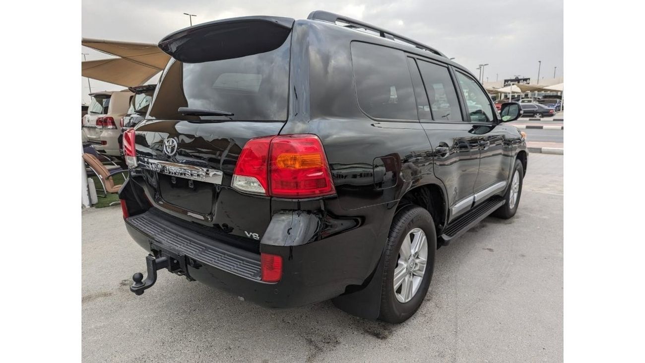تويوتا لاند كروزر 2015 Toyota Land Cruiser VXR (J200), 5dr SUV, 5.7L 8cyl Petrol, Automatic, Four Wheel Drive American