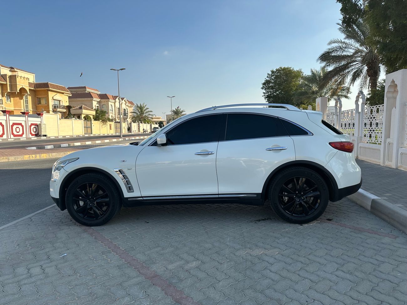 إنفينيتي QX70
