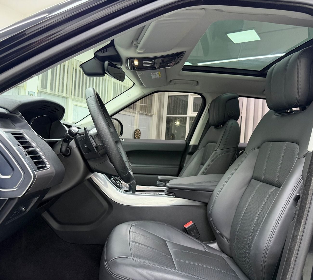 Land Rover Range Rover Sport HSE GCC .. FSH .. V6 .. Perfect Condition .. HSE