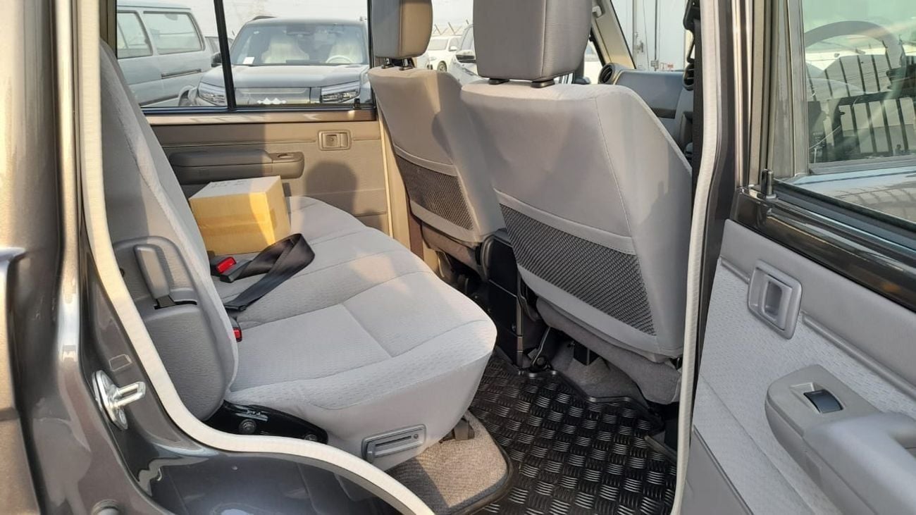 تويوتا لاند كروزر بيك آب Right-Hand drive 2.8 diesel turbo Auto Brand new