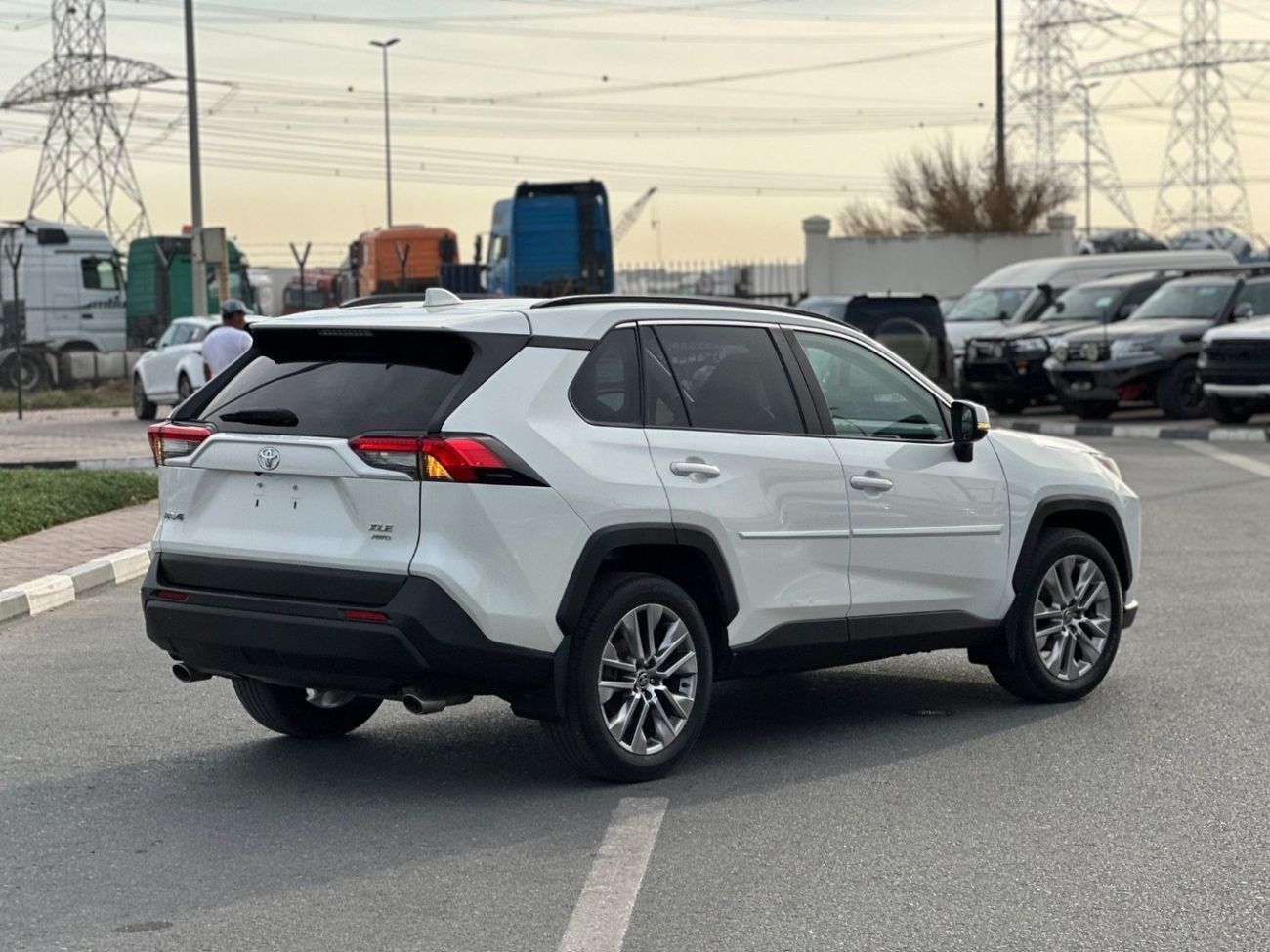 Toyota RAV4 XLE premium, sunroof,leather seats,JBL ,limited rims