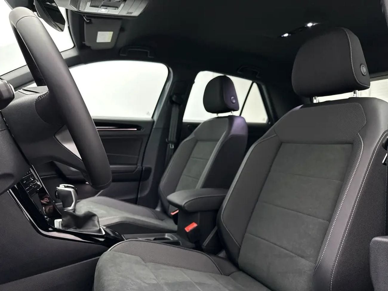 Volkswagen T ROC Style without Sunroof (REF#53392) / WAS 102,900 AED - NOW 69,900 AED