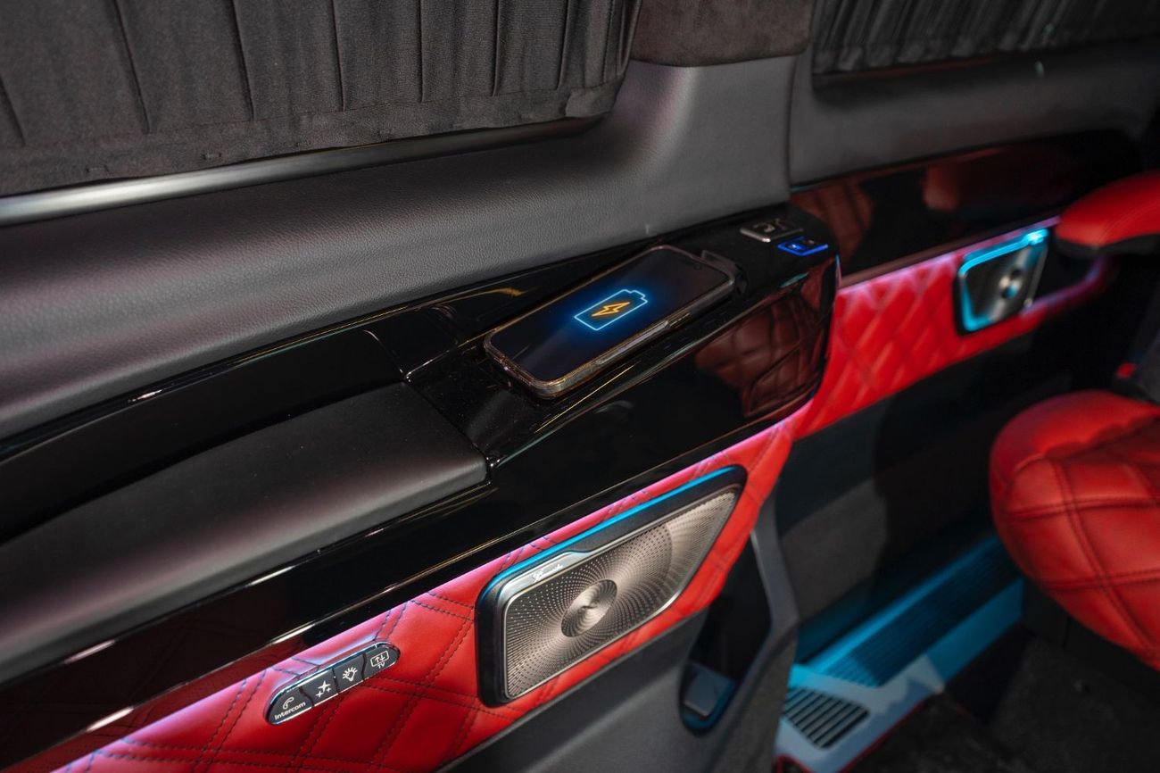 مرسيدس بنز V 300 NEW 2025 MODEL FACELIFT LUXURY EDITION MERCEDES GCC V300 with ADDITIONAL REAR AC - 2 YEARS WARRANTY