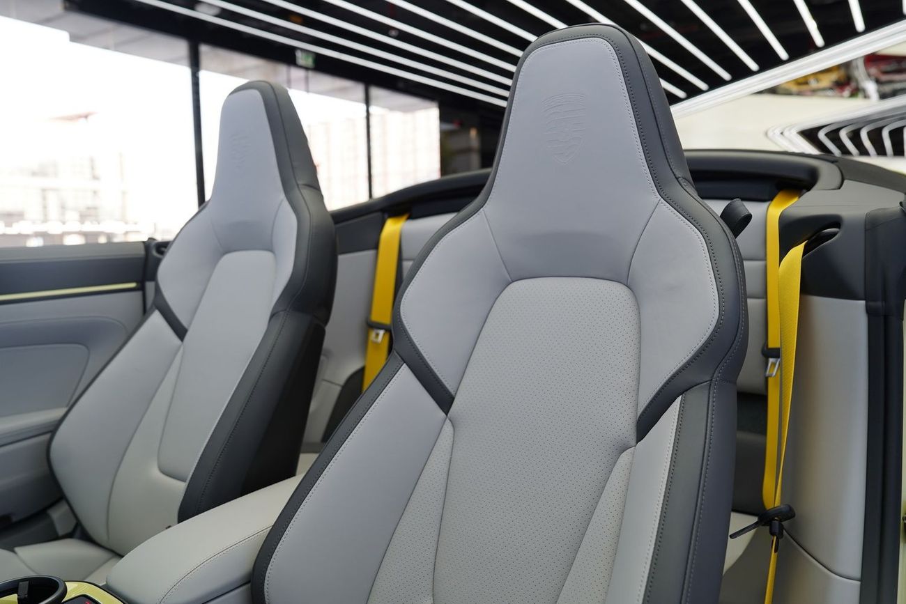 بورش 911 Carrera GTS 3.0L (450 HP) Convertible