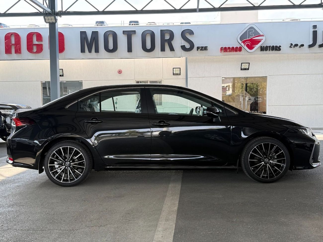 Toyota Corolla 1.8 LIMITED SUNROOF **EXPORT ONLY**التصدير فقط خارج الخليج**