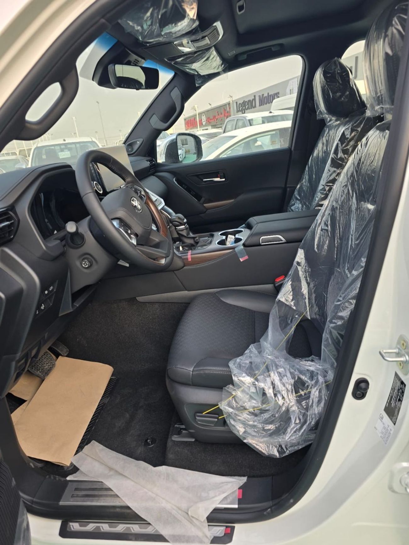 تويوتا لاند كروزر TOYOTA LANDCRUISER VX HYBRID FULL OPTION 2025 MODEL