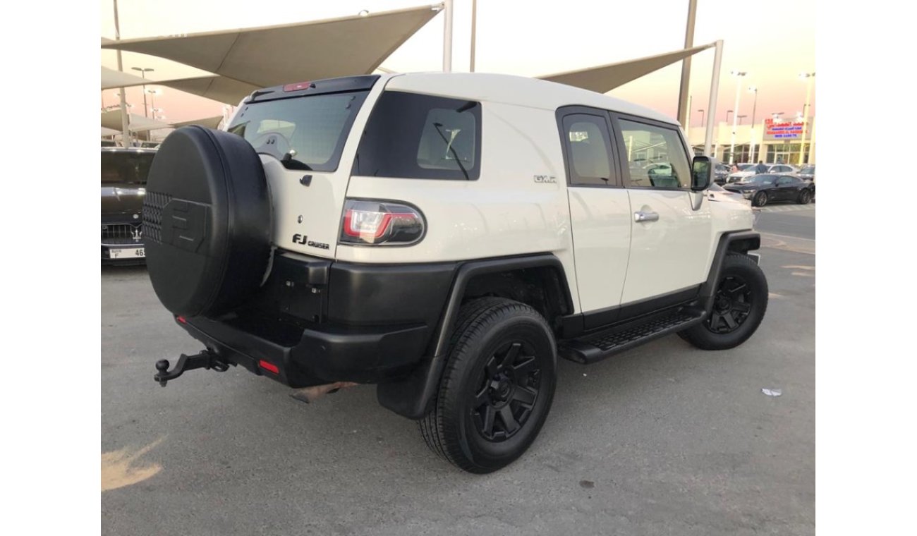 Toyota FJ Cruiser 2015 GCC car prefect condition full service full service original paint