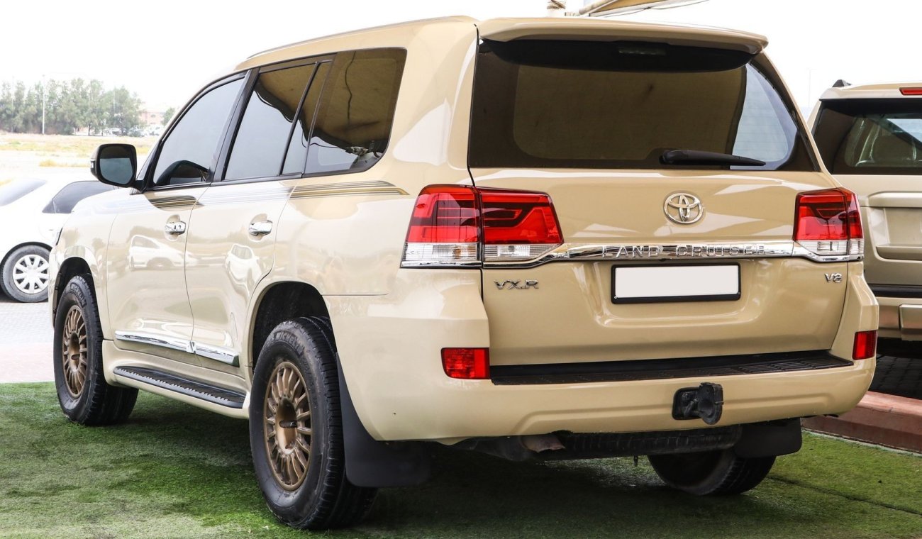 Toyota Land Cruiser VXR V8 With 2019 body kit