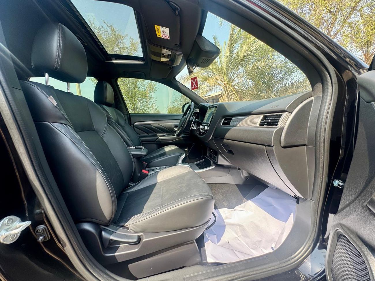 Mitsubishi Outlander GLX Super High 2.4L 980-Monthly l GCC l Hybrid, Sunroof, Leather l Accident Free