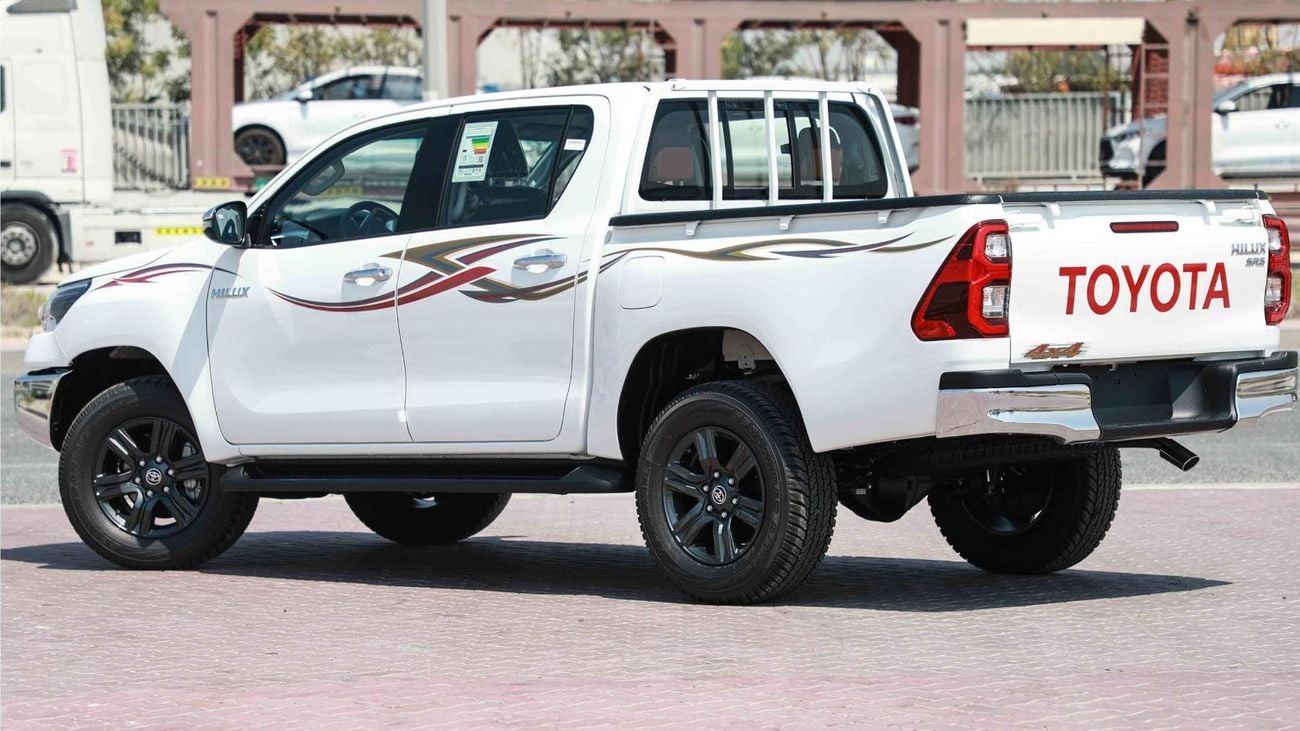 تويوتا هيلوكس 2.7L VVT‑i inline‑4 petrol (2TR‑FE), 4 door. 5 seats